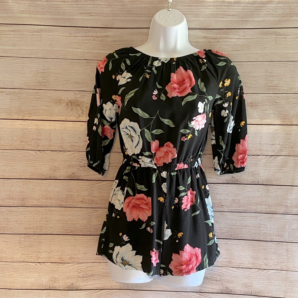 Old Navy Black Flowers Skorts